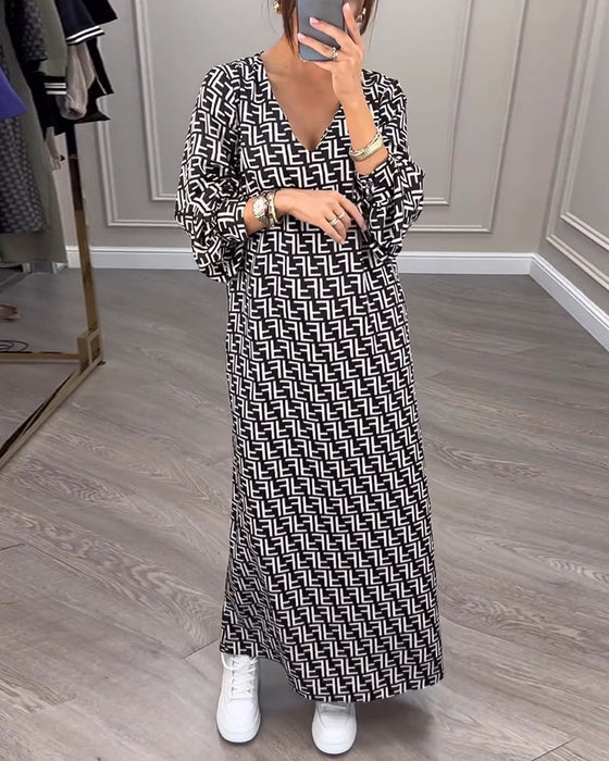 Kleid mit aufgedrucktem geometrischem Muster