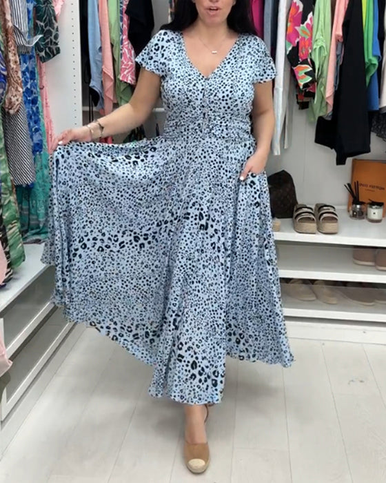 Kurzärmeliges Kleid mit V-Ausschnitt
